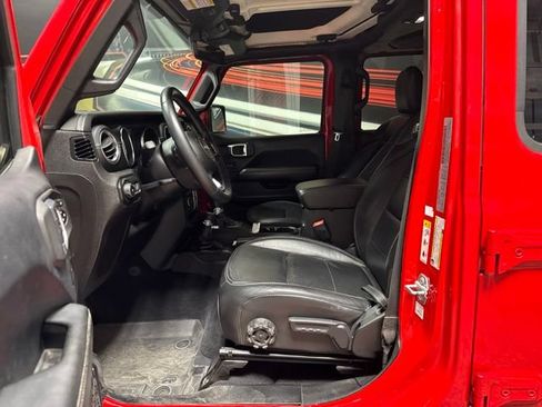 Used 2018 Jeep Wrangler Unlimited Sahara AWD/4WD image 4