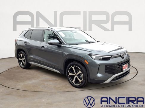 New 2026 Volkswagen Tiguan SE image 1