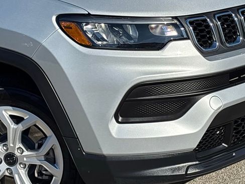 Used 2025 Jeep Compass Sport image 8