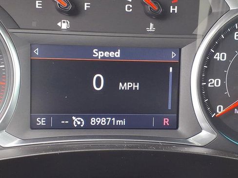 Used 2021 Chevrolet Traverse LT image 34