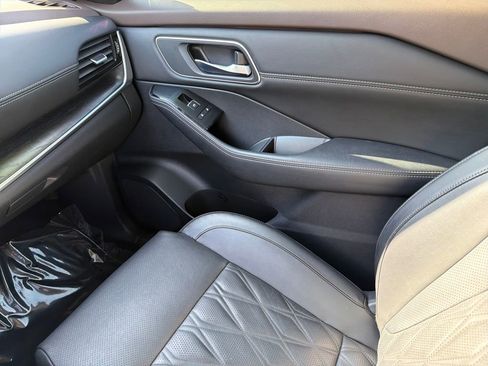 Used 2023 Nissan Rogue Platinum w/ Platinum Premium Package image 31