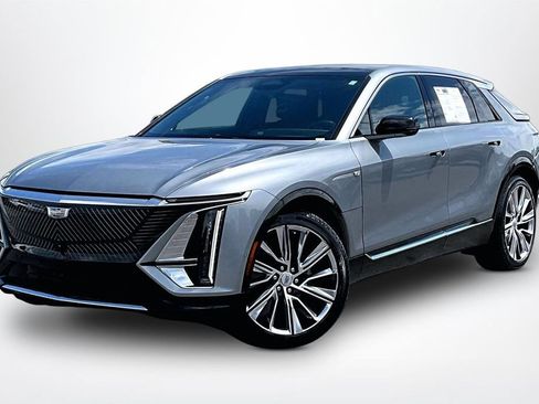 Used 2024 Cadillac Lyriq Luxury w/ LPO, Floor Liner Package AWD/4WD image 3