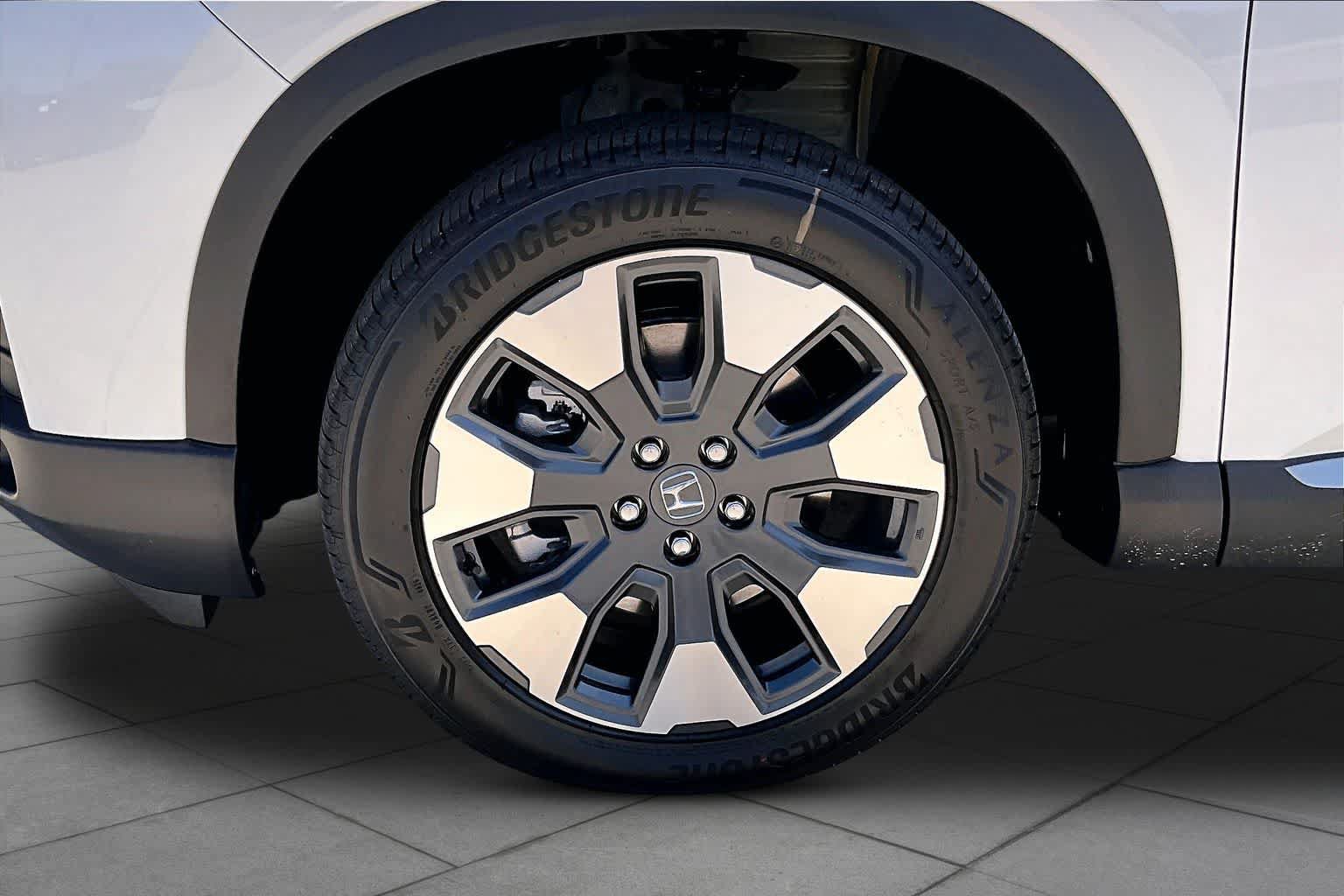 New 2026 Honda Pilot Touring image 11
