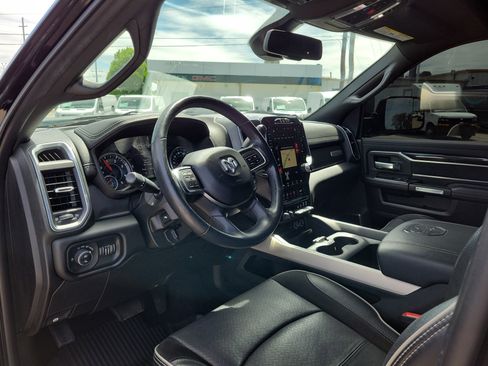 Used 2019 RAM 2500 Laramie w/ Black Appearance Package AWD/4WD image 17