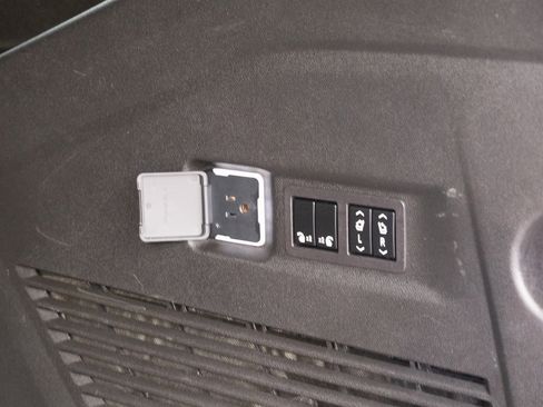 Used 2023 GMC Yukon XL Denali Ultimate image 29