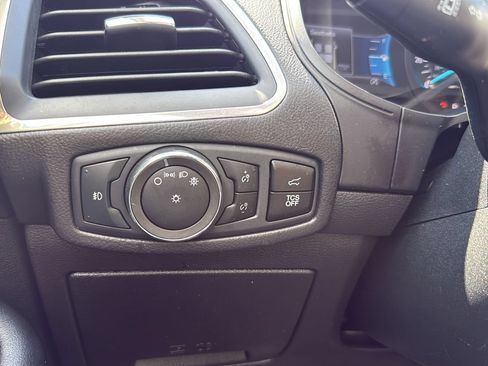 Used 2023 Ford Edge Titanium AWD/4WD image 17