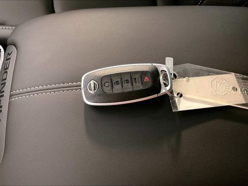 New 2026 Nissan Pathfinder SL image 33