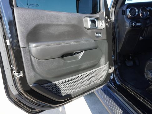 Used 2020 Jeep Wrangler Unlimited Sahara image 8