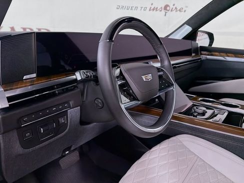 Used 2026 Cadillac Escalade Platinum Sport w/ LPO, ONYX Package AWD/4WD image 11