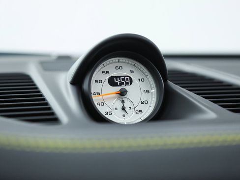 Used 2018 Porsche 911 GT2 RS image 32