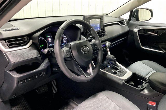Certified 2020 Toyota RAV4 XLE w/ Convenience Package AWD/4WD image 15