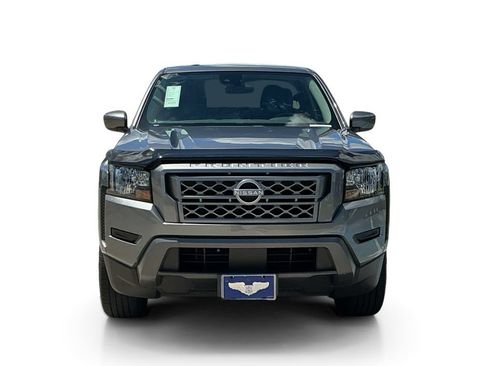 Used 2024 Nissan Frontier SV RWD image 2