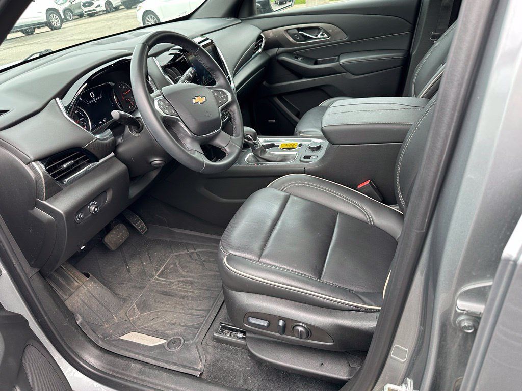 Used 2023 Chevrolet Traverse Premier FWD image 10