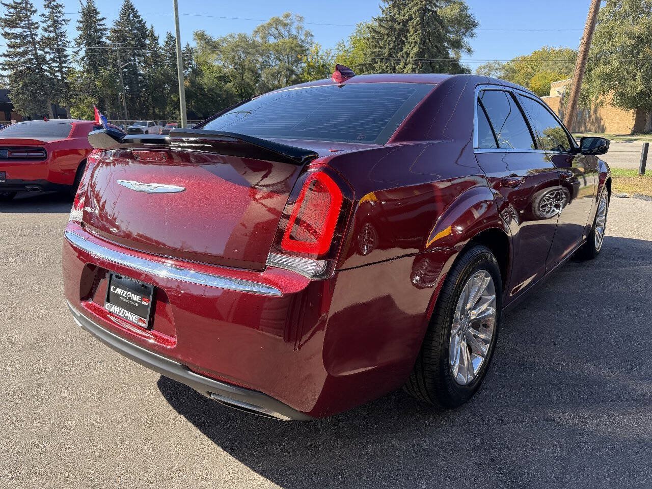 Used 2017 Chrysler 300 Limited RWD image 4