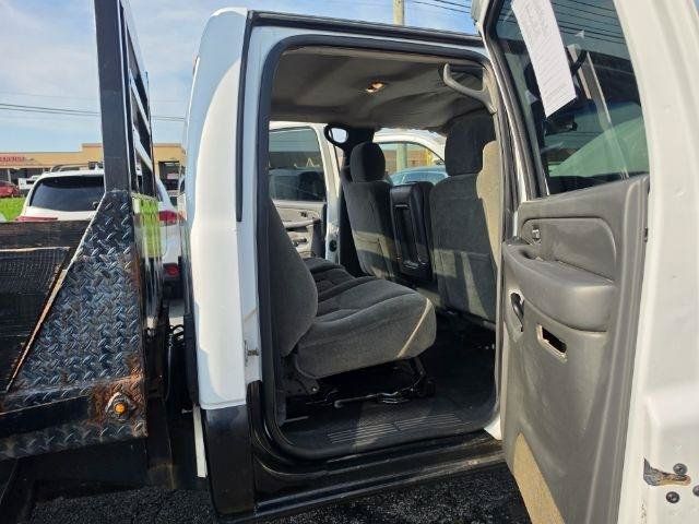 Used 2004 Chevrolet Silverado 2500 LS w/ Heavy-Duty Power Package AWD/4WD image 29