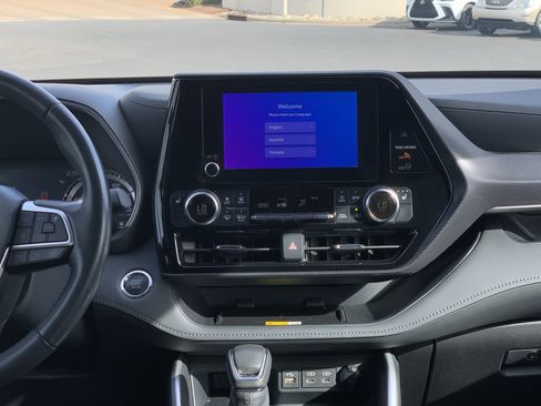 Used 2023 Toyota Highlander XSE image 31