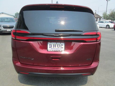 Used 2023 Chrysler Pacifica Touring-L w/ S Appearance Package AWD/4WD image 5