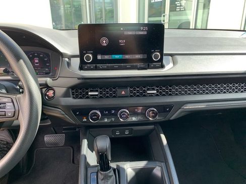 Certified 2023 Honda Accord EX image 17
