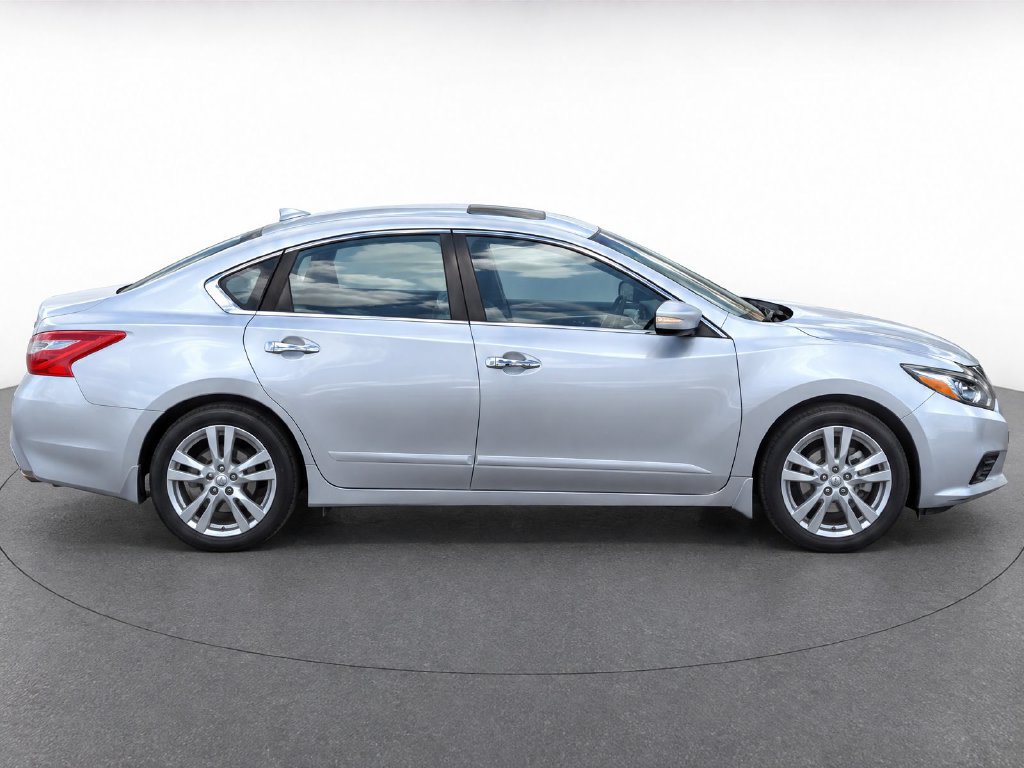 Used 2016 Nissan Altima 3.5 SL w/ 3.5 Technology Package FWD image 8
