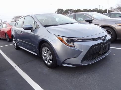 Used 2020 Toyota Corolla LE image 3