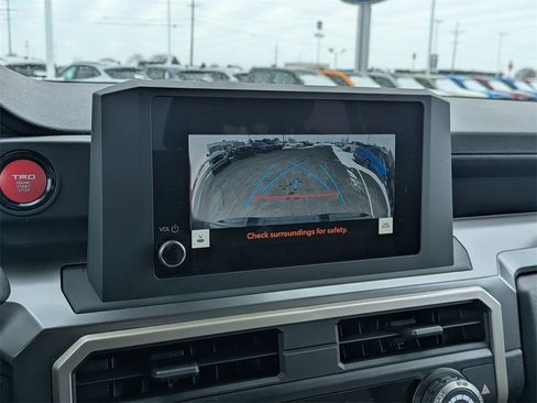Used 2025 Toyota Tacoma TRD Off-Road image 14