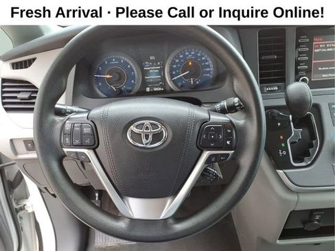 Used 2020 Toyota Sienna L FWD image 15