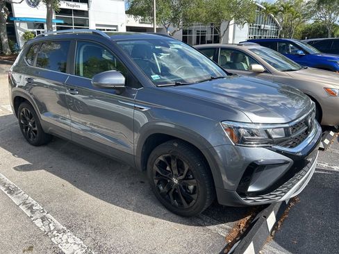 Certified 2023 Volkswagen Taos SE w/ Black Wheel Package image 1