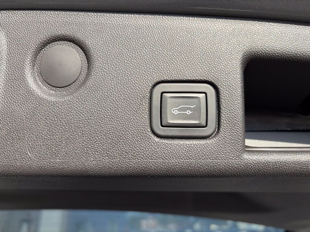 Used 2024 Chevrolet Equinox Premier FWD image 29