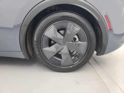 Used 2025 Toyota Prius LE image 10