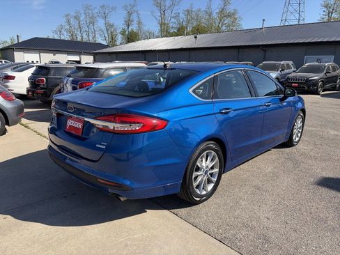 Used 2017 Ford Fusion SE w/ Fusion SE Technology Package FWD image 8