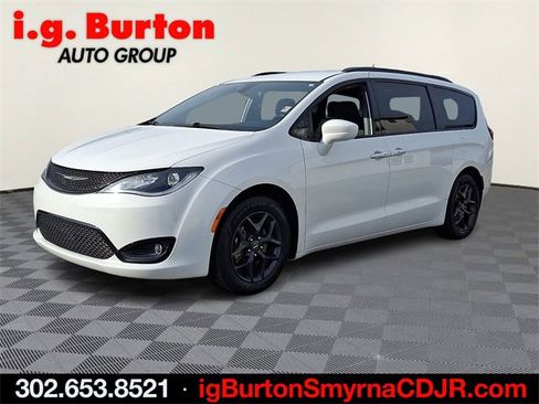 Used 2020 Chrysler Pacifica Touring-L Plus w/ S Appearance Package image 3