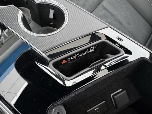 New 2025 Cadillac Lyriq Luxury image 25