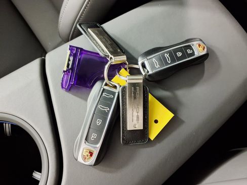 Used 2023 Porsche Taycan 4S image 21