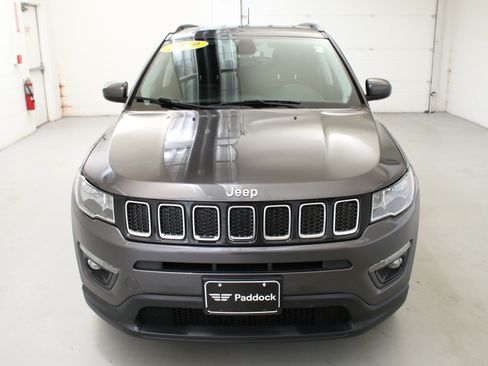 Used 2019 Jeep Compass Latitude AWD/4WD image 3