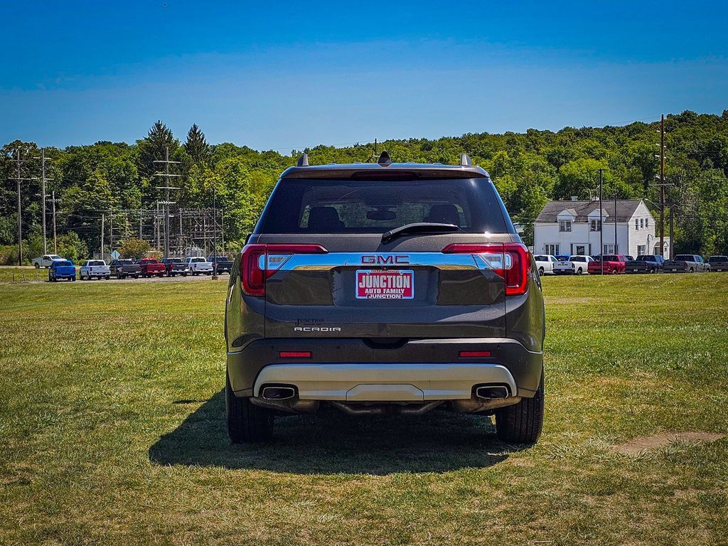 Used 2020 GMC Acadia SLT w/ LPO, Floor Liner Package FWD image 4