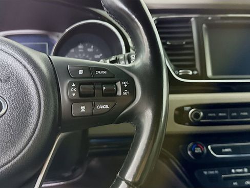 Used 2017 Kia Sedona SX Limited image 22