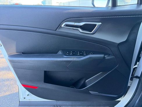 Used 2024 Kia Sportage LX image 17