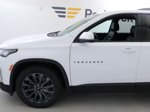 Used 2023 Chevrolet Traverse RS image 4