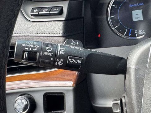 Used 2019 Cadillac Escalade Premium Luxury RWD image 28