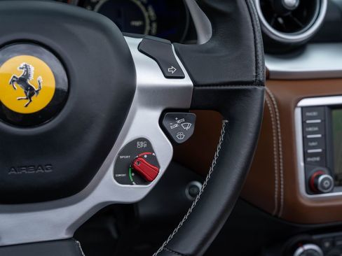 Used 2017 Ferrari California T image 38