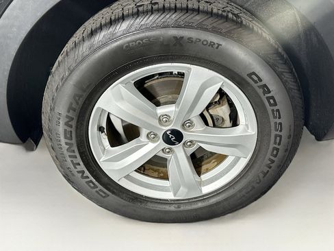 Used 2023 Kia Sorento LX image 11