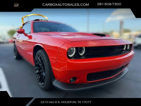 Used 2022 Dodge Challenger SXT w/ Blacktop Package RWD image 7
