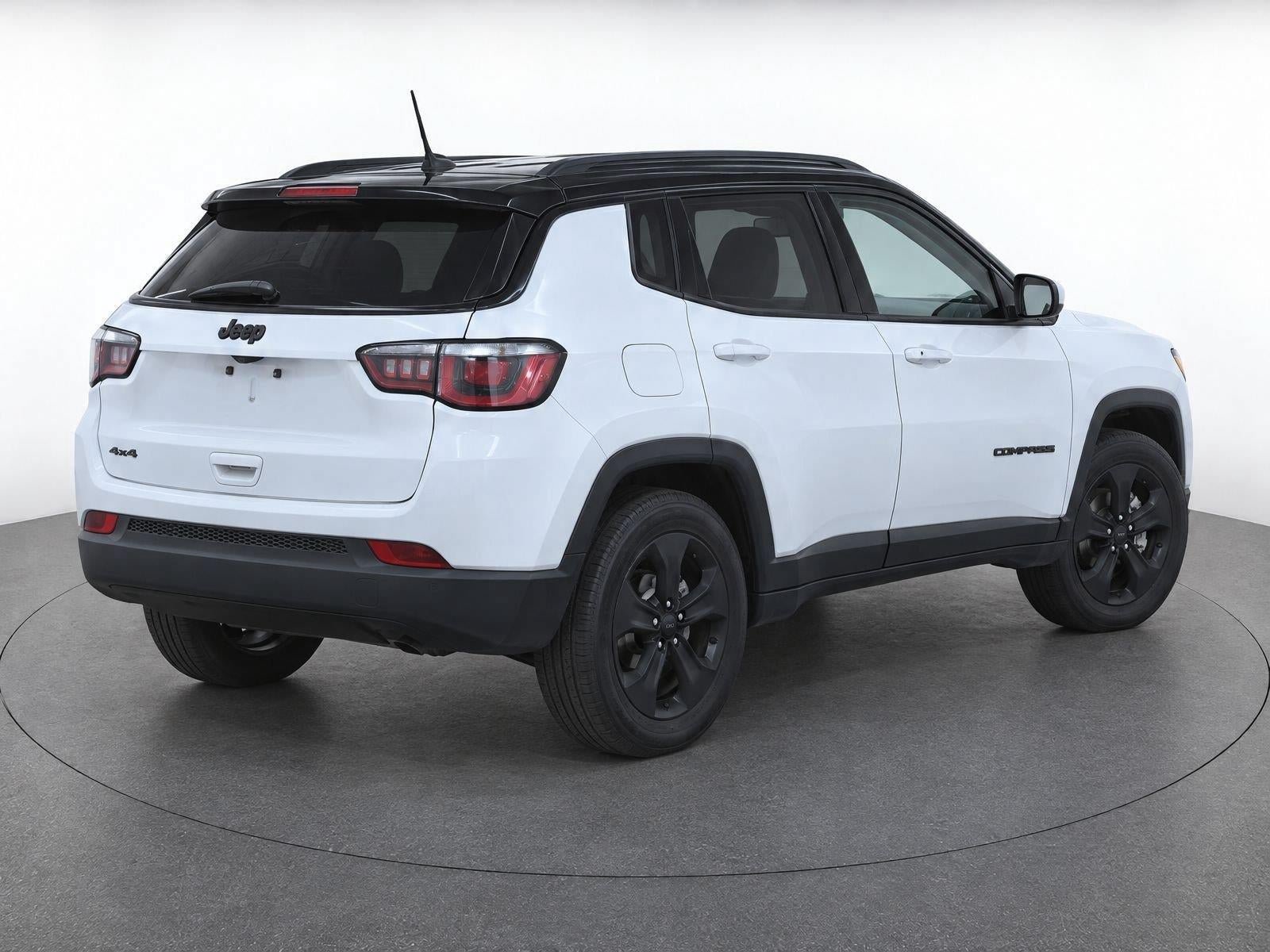 Used 2019 Jeep Compass Latitude FWD image 3