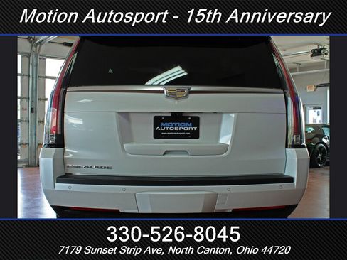 Used 2017 Cadillac Escalade Premium Luxury AWD/4WD image 9