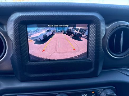 Used 2023 Jeep Wrangler Unlimited AWD/4WD image 23
