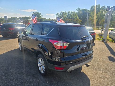 Used 2018 Ford Escape SE w/ Ford Safe & Smart Package FWD image 13