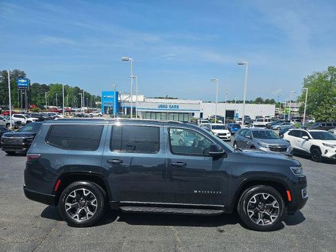 Used 2023 Jeep Wagoneer Series III w/ Preferred Equipment Group AWD/4WD image 40