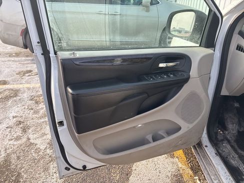 Used 2015 Dodge Grand Caravan SXT image 11