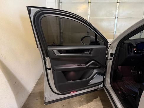 Used 2025 Porsche Cayenne GTS image 9