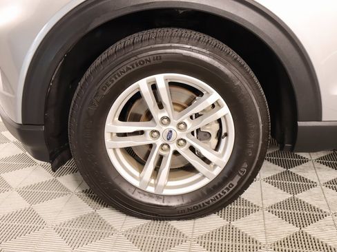 Used 2022 Ford Explorer XLT image 18